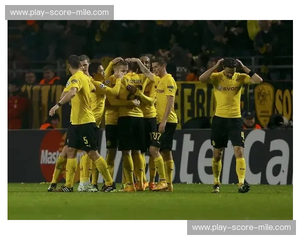 巅峰对决:当兵工厂遇上银河战舰,谁才是绿茵场上的终极华尔兹?